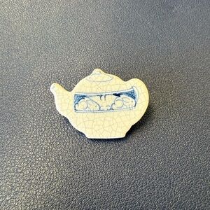 Vintage Dedham Pottery Handmade Teapot Brooch Pin Bunny Rabbit Signed.